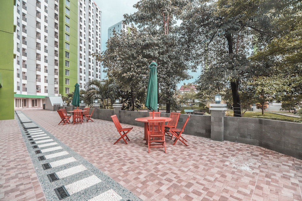 OYO 498 Green Lake View Ciputat 15/65