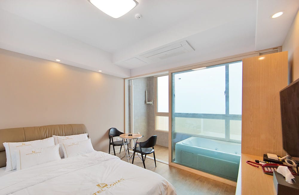 Lohas Hotel 8/29