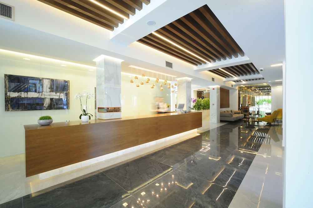 Atrium Ambiance Hotel 6/46