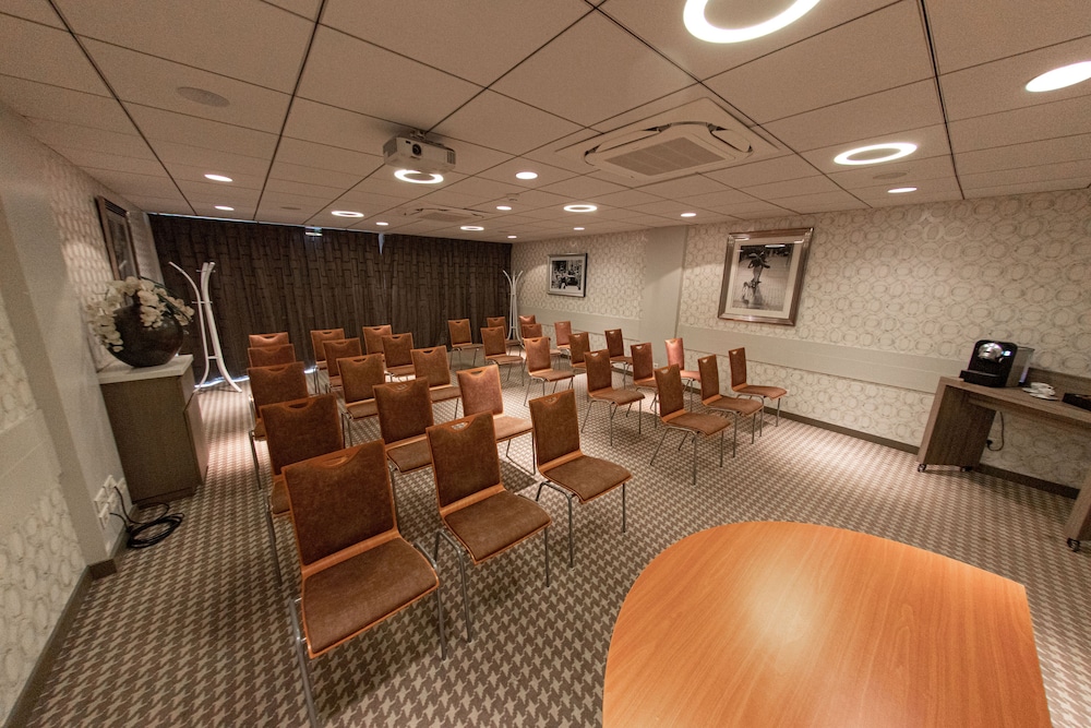 ibis Styles Clermont Ferrand Le Brezet Aeroport 29/69