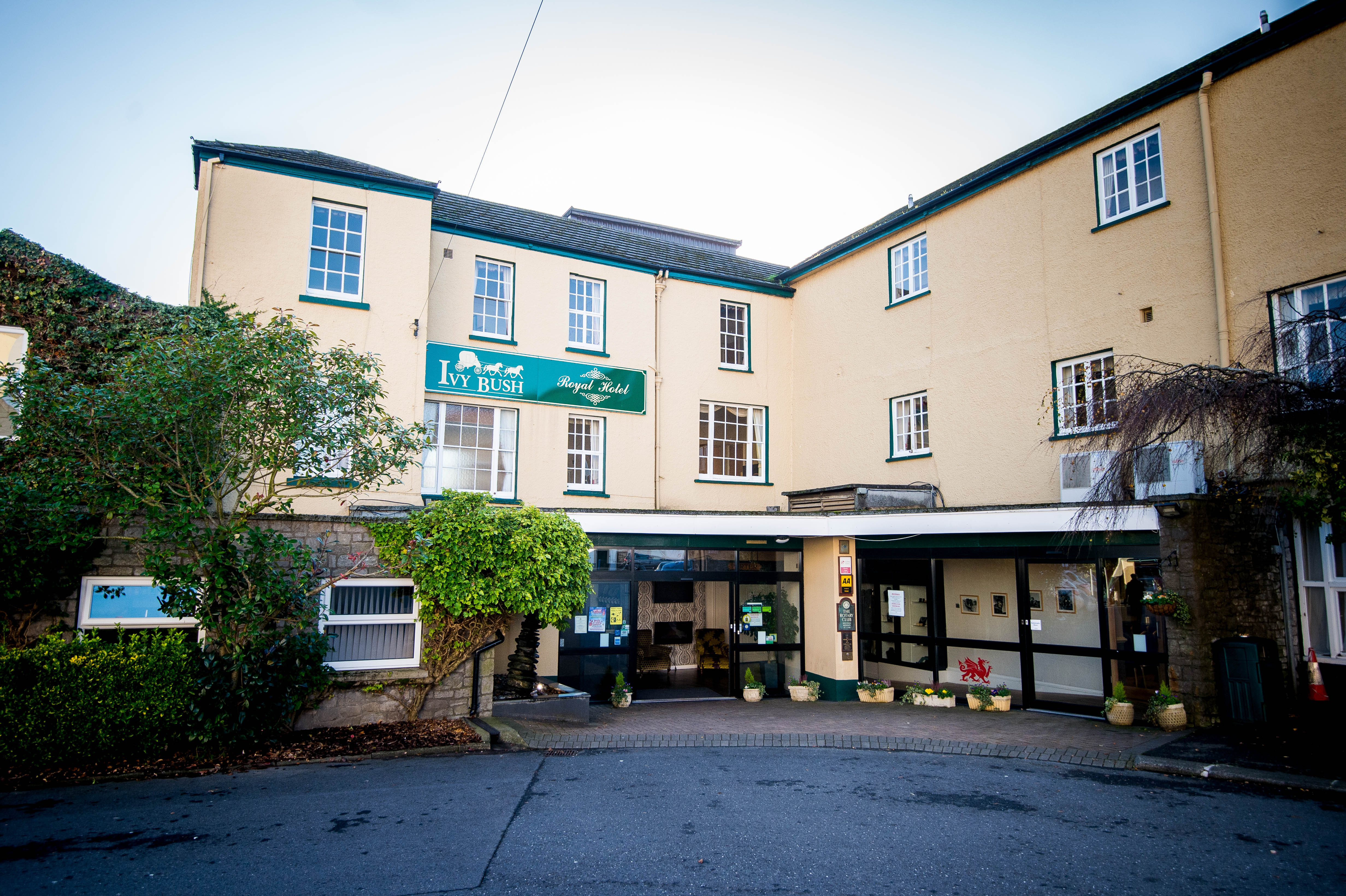 The Ivy Bush Royal Hotel 75/77
