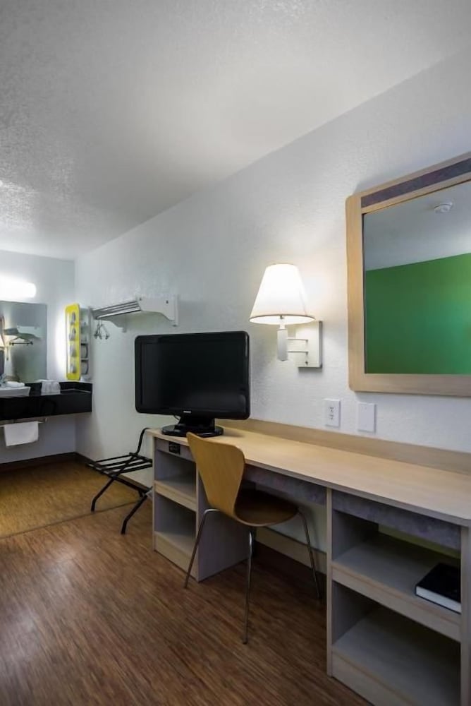 Motel6 Bellmead, TX - Waco 47/57
