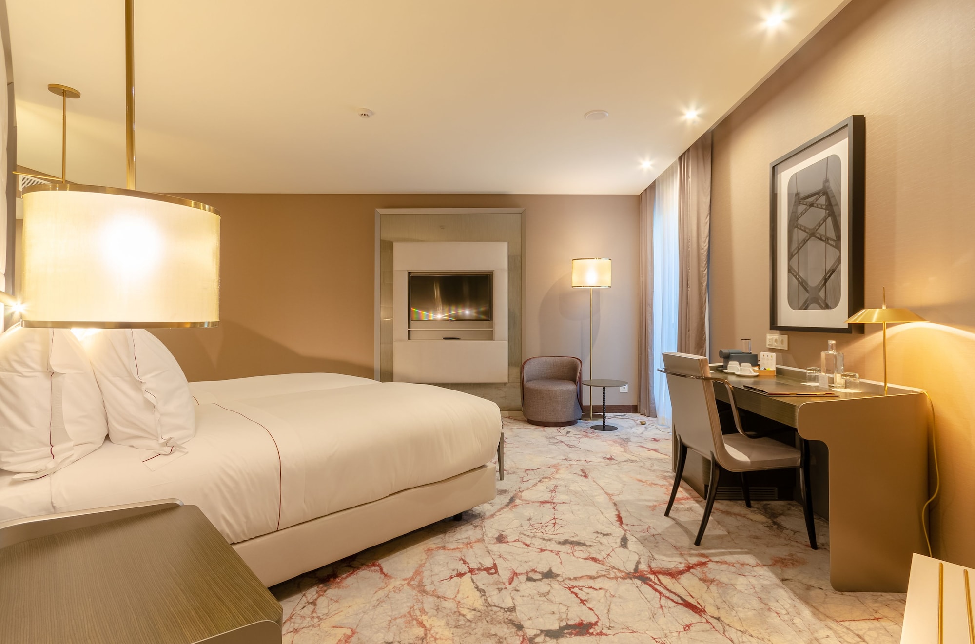 EXECUTIVE, TWIN BEDS