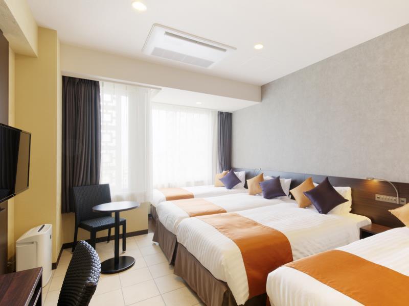 Hollywood, Twin Beds, 4 Beds