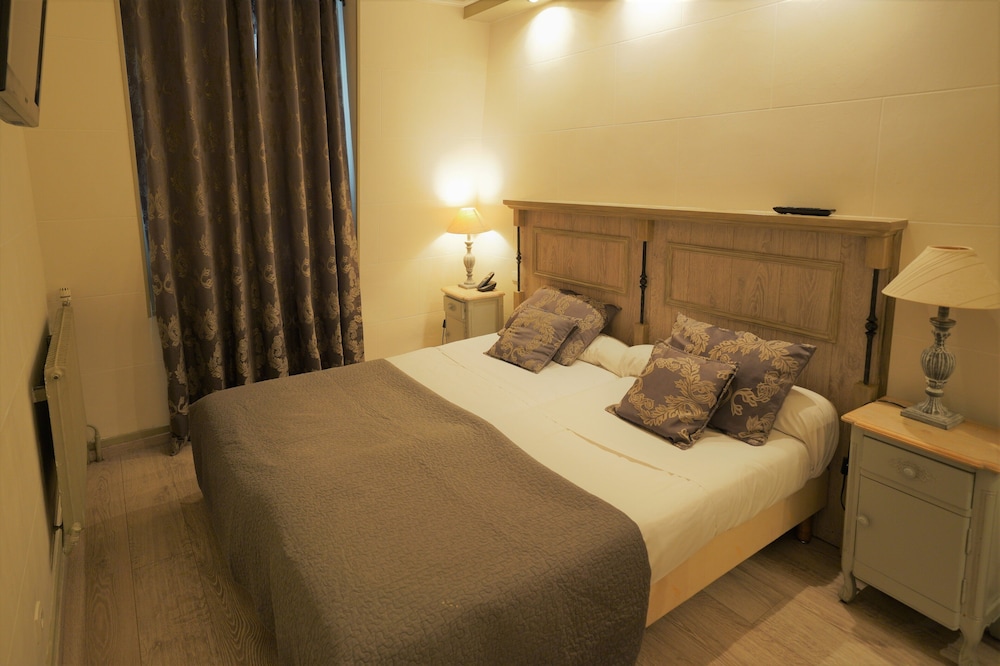 HOTEL DU CHATEAU 20/53
