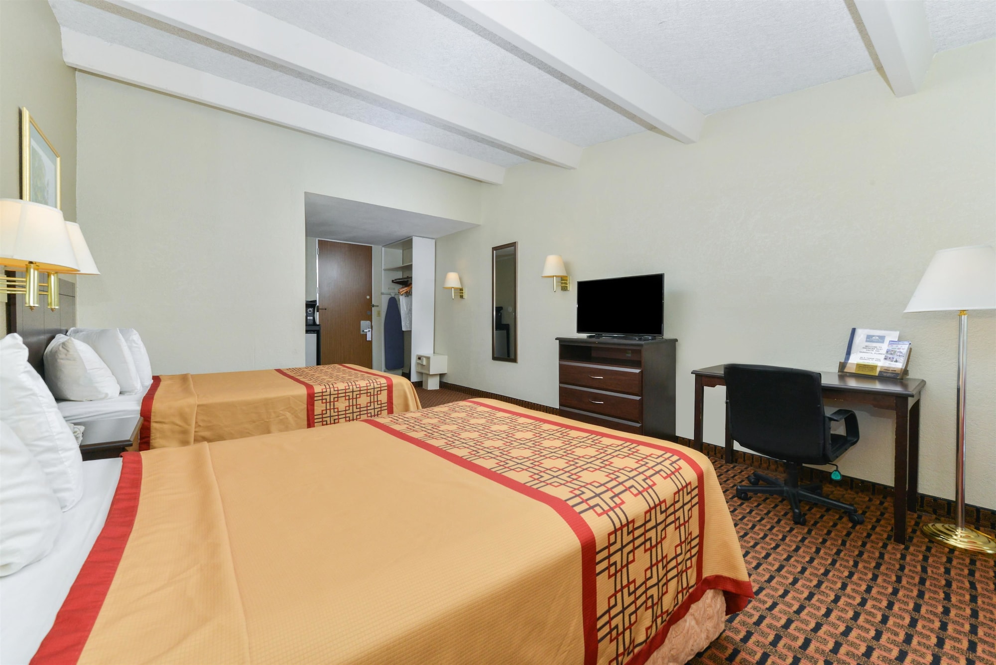 ROOM, 2 DOUBLE BEDS