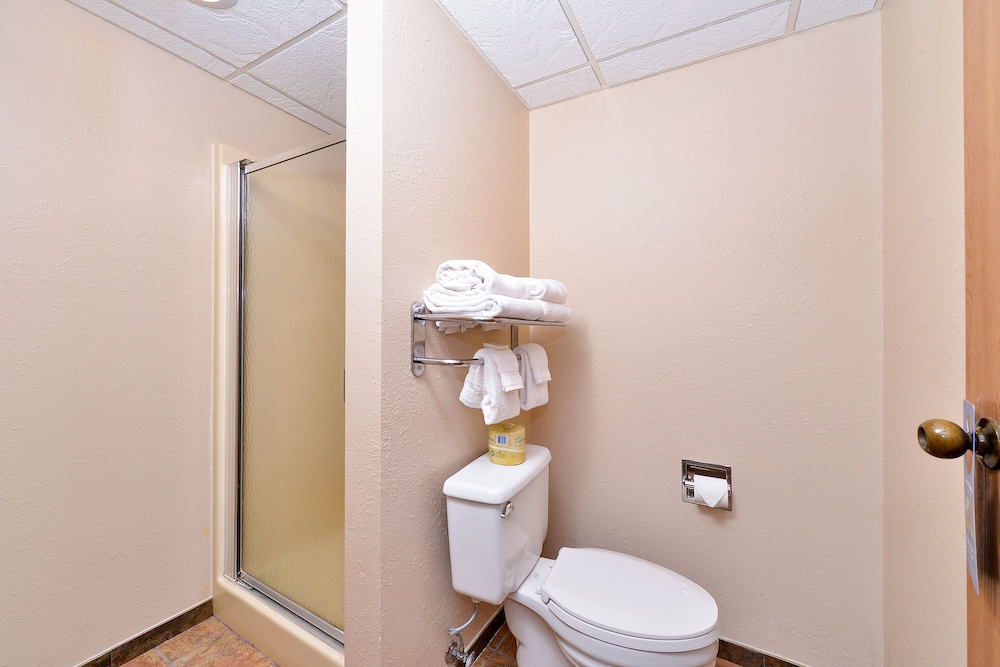 Revel Hotel Minot, SureStay Collection by Best Western 10/66