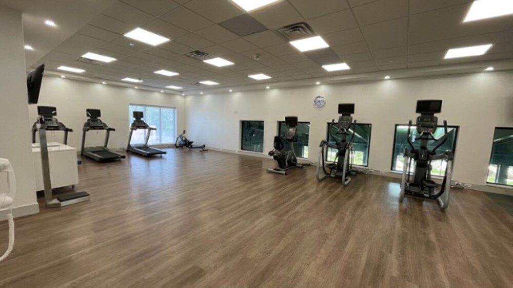 Holiday Inn Express Fall River North 27/44
