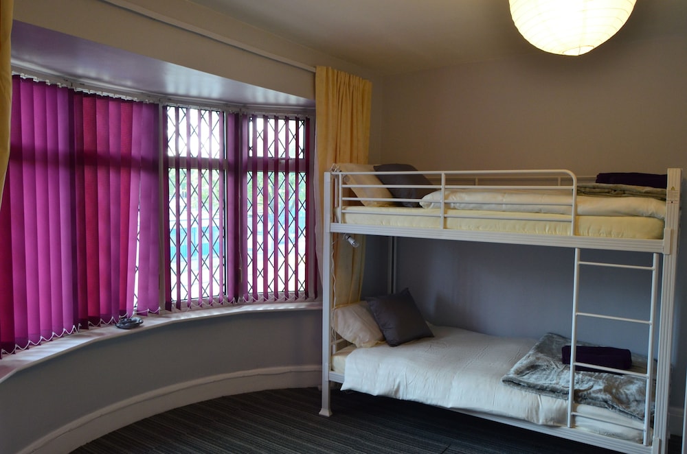 Old Trafford Guest House 26/35