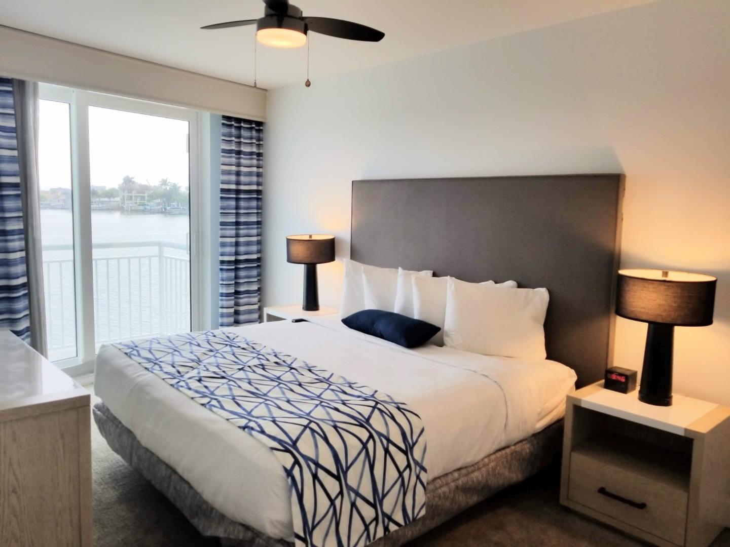 2 Bedrooms, Suite, Bay Front, 2 Bathrooms