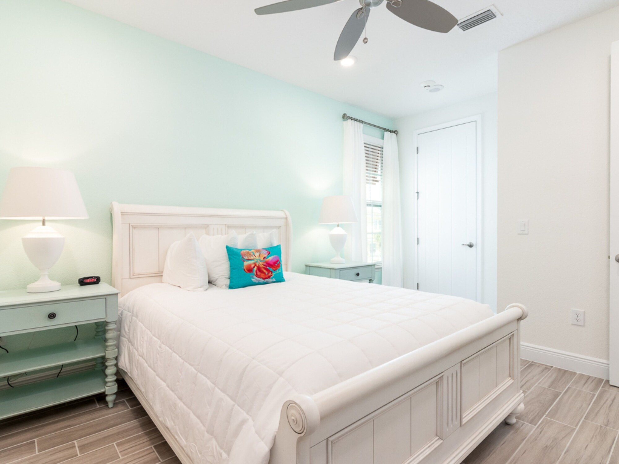 5 Bedrooms, House, 2 King and Twin Beds, 2 Queen Beds, Pool View, Sofa