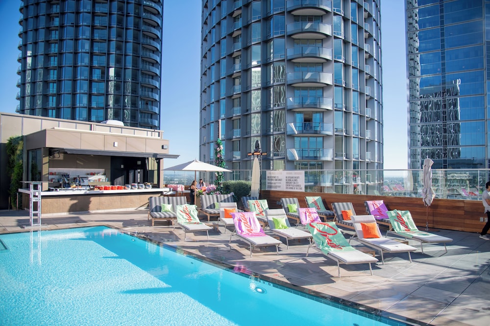 Fairmont Century Plaza Gold Experience 69/73