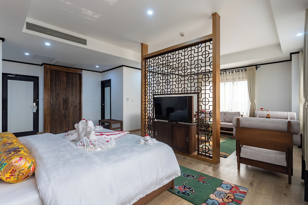 Hotel Lo Mustang 23/62
