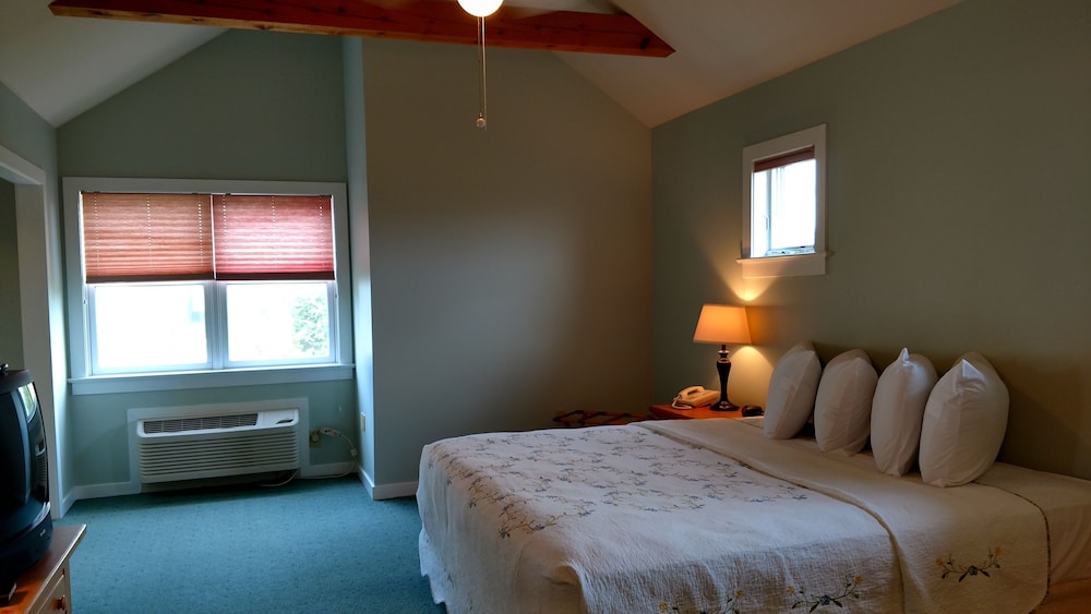 Deluxe, Cottage, King Bed, Sofa