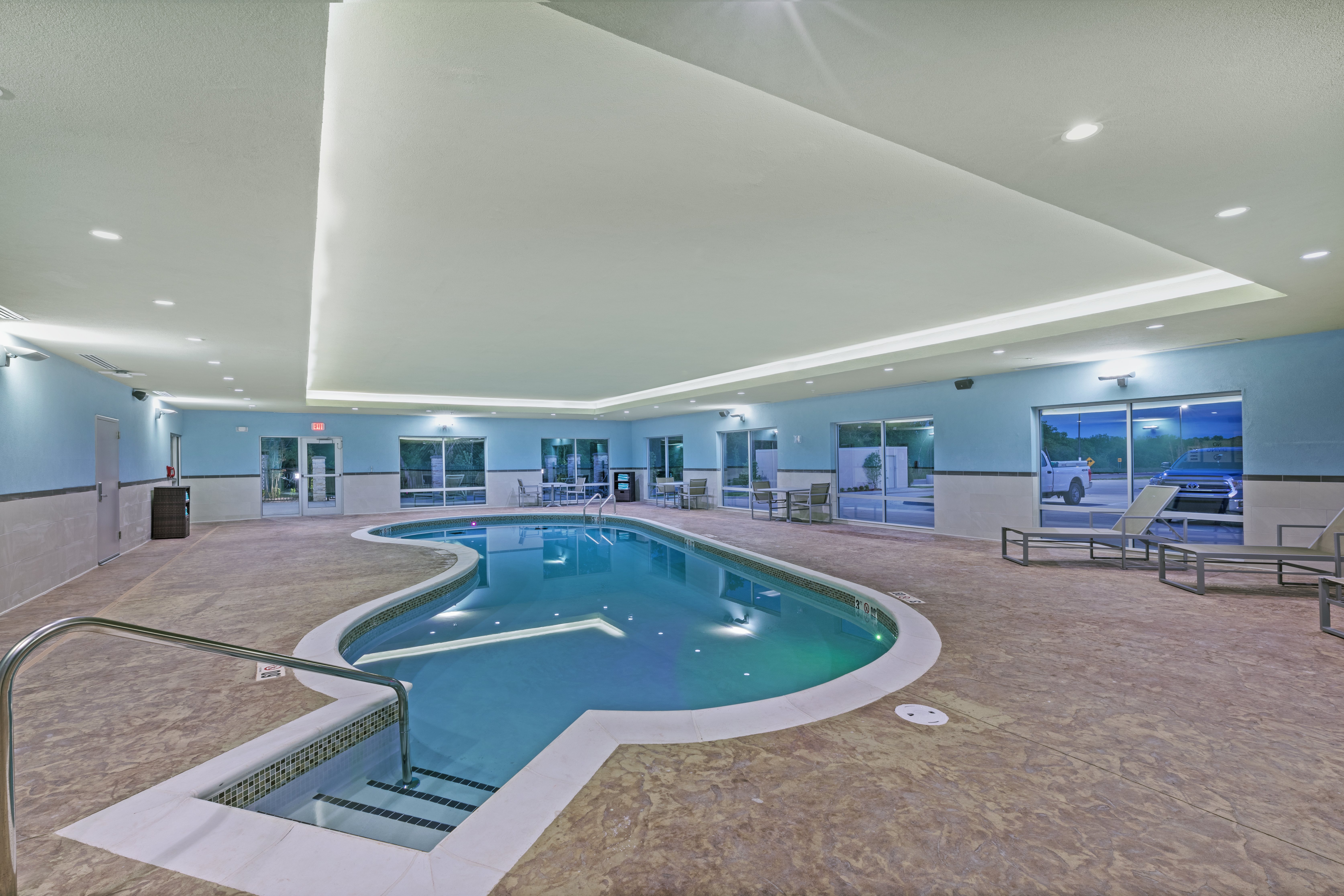 Holiday Inn Express & Suites Parsons 23/39