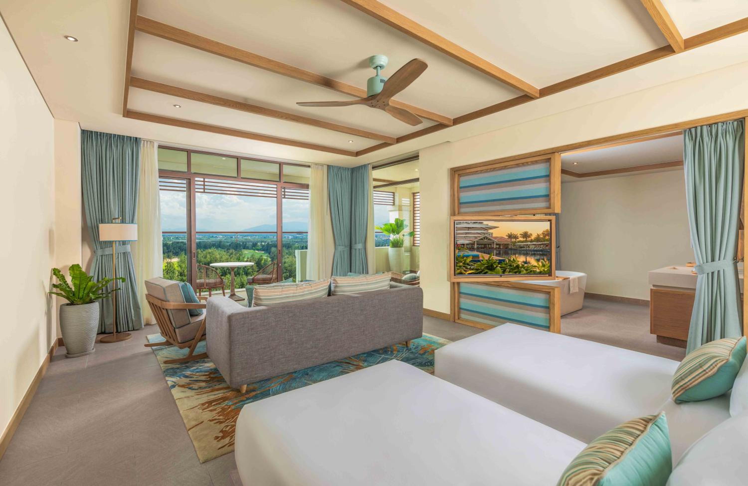 Room, Twin Beds, Golf Course View