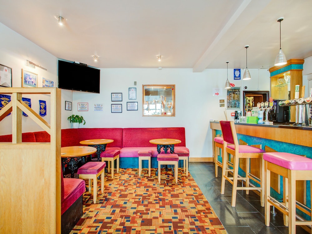 Oyo Godolphin Arms Hotel 57/67