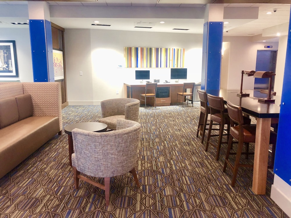 Holiday Inn Express Macon North 41/69