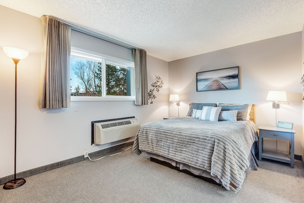 Bend Riverside Inn &amp; Suites 21/51