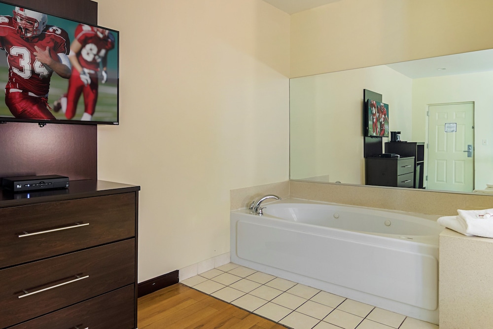 Red Roof Inn & Suites Lake Orion/Auburn Hills 7/37