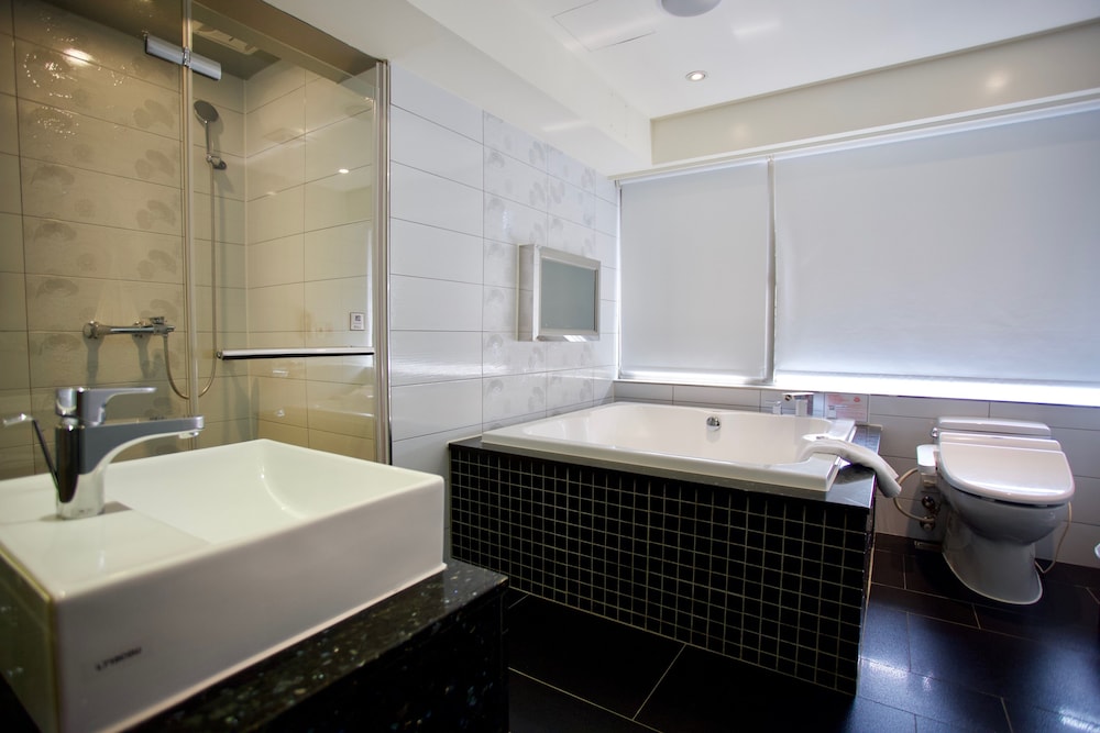 V One Vogue Hotel 7/50