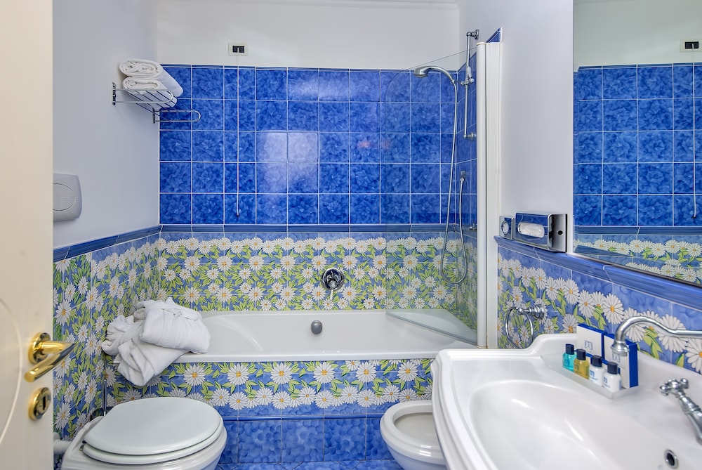 Relais Maresca Luxury Small Hotel 69/71