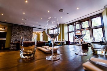 Stonecross Manor Hotel 29/37