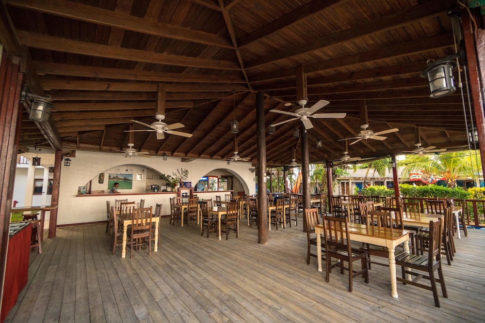 West End Divers Resort 14/28