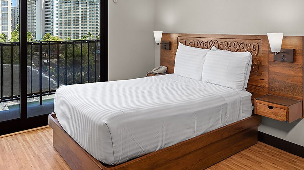 Castle Bamboo Waikiki 26/73