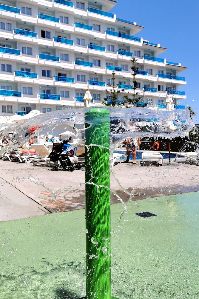 Acuazul Aparthotel and Spa 35/37