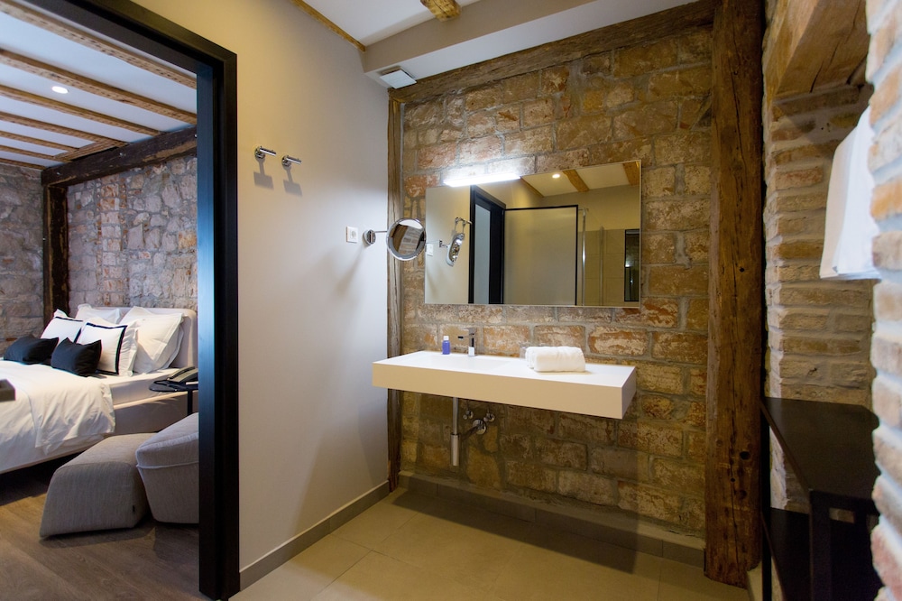 Hotel Osam 49/50