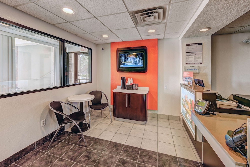 Motel6 Niantic, CT - New London 28/46