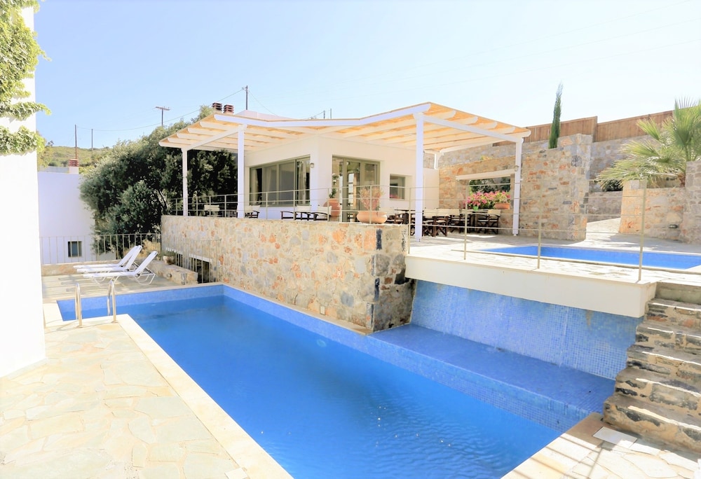 Mourtzanakis Residence 2/60