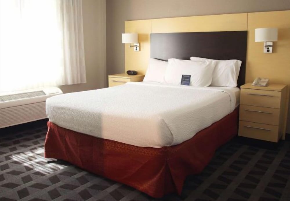 studio, 2 queen beds