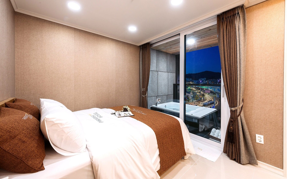 Yeosu Paradise Spa Pension 18/50