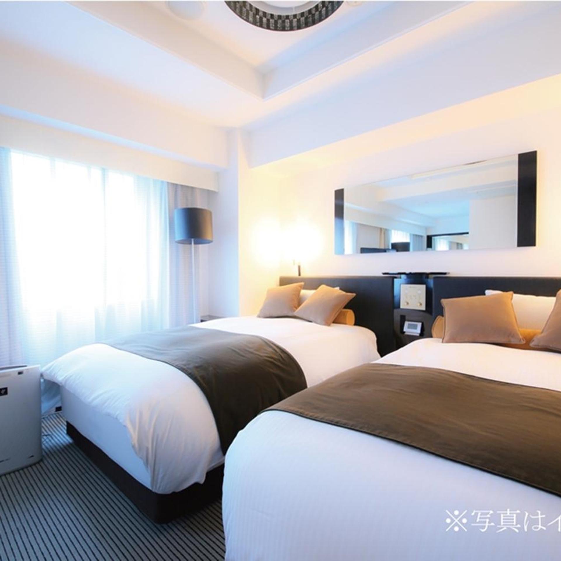 Room, Twin Beds, Smoking