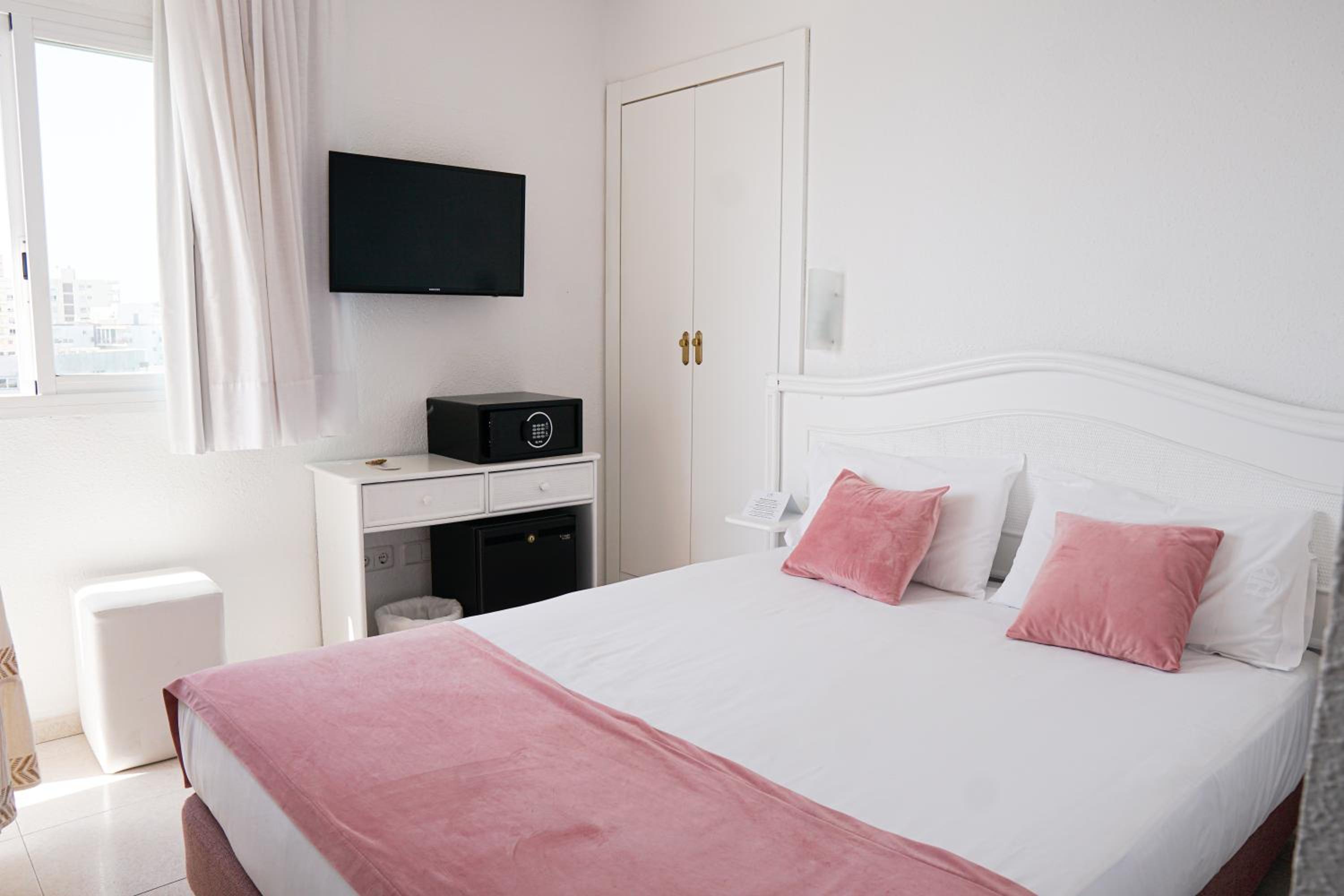 Basic, Double Bed