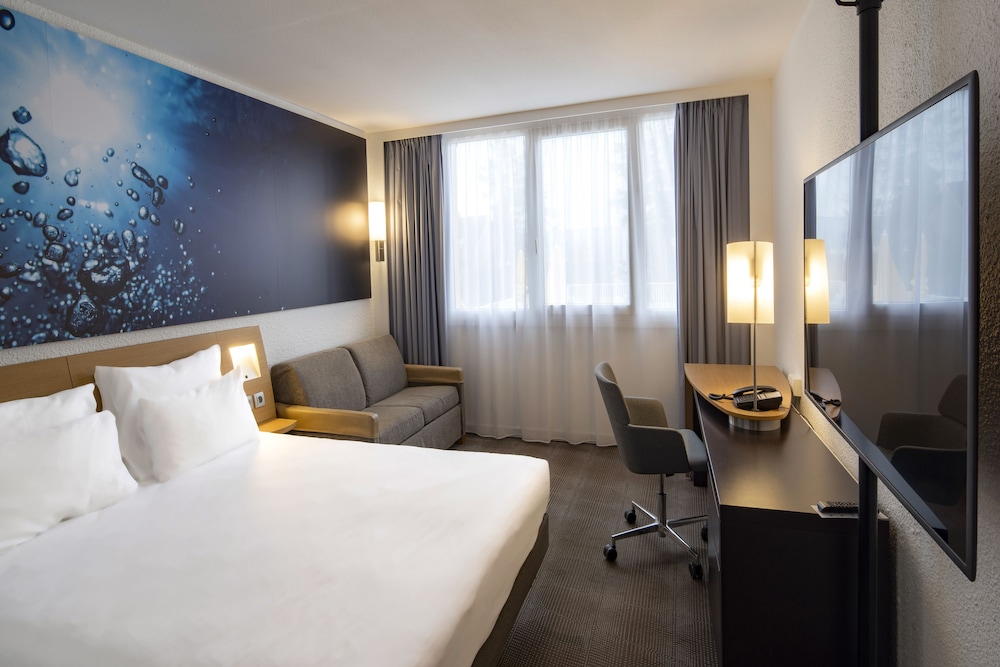 EXECUTIVE, DOUBLE BED, SOFA