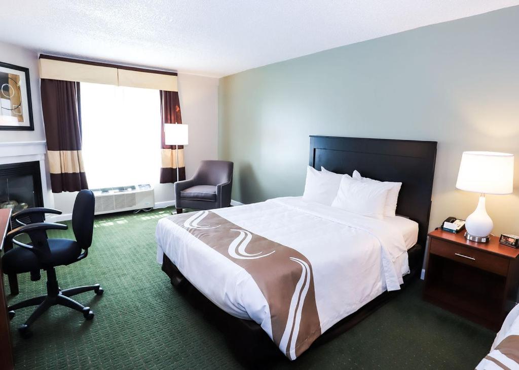 Efficiency, King Bed, Accessible