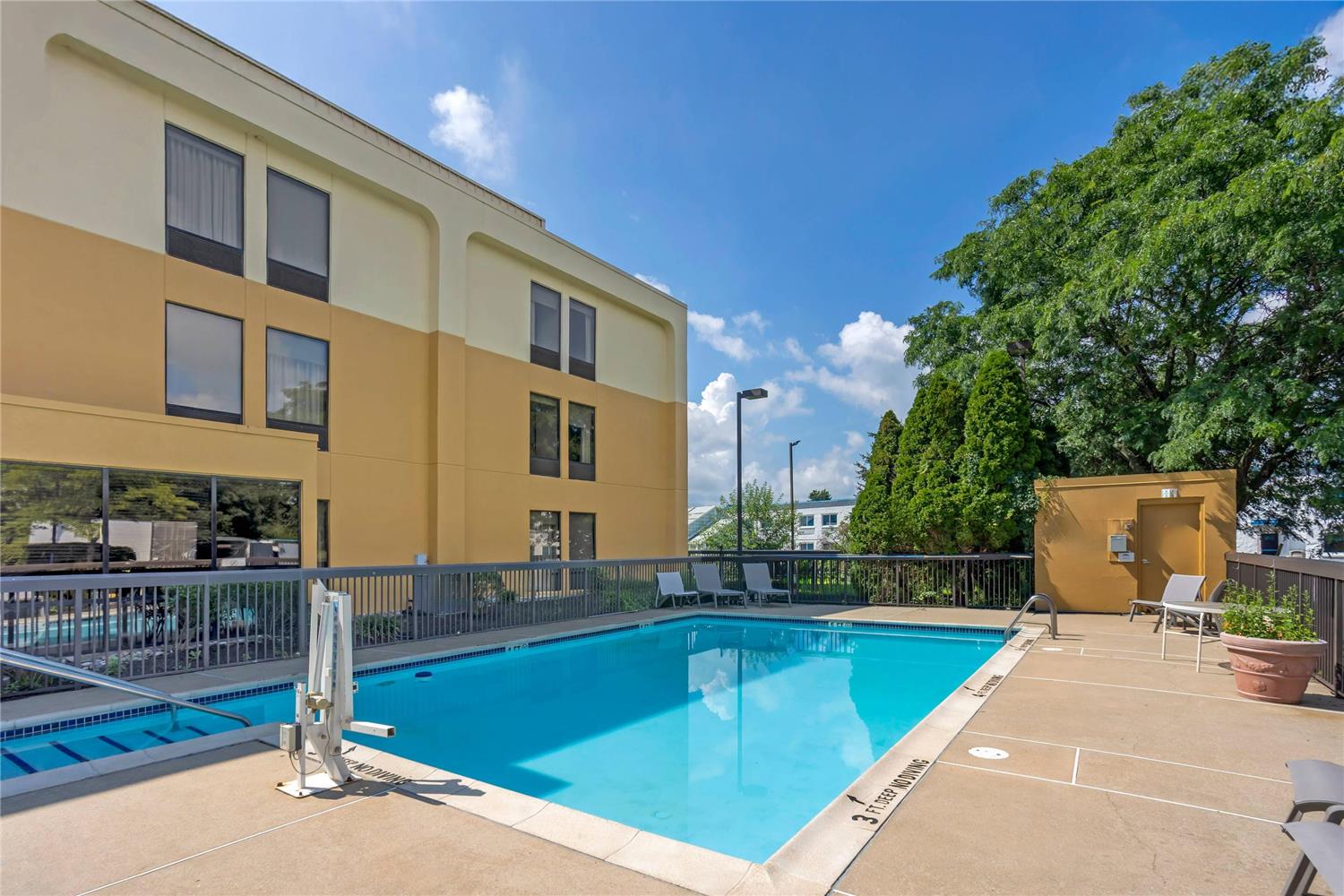 Comfort Inn and Suites Mt. Holly Westampton 14/14