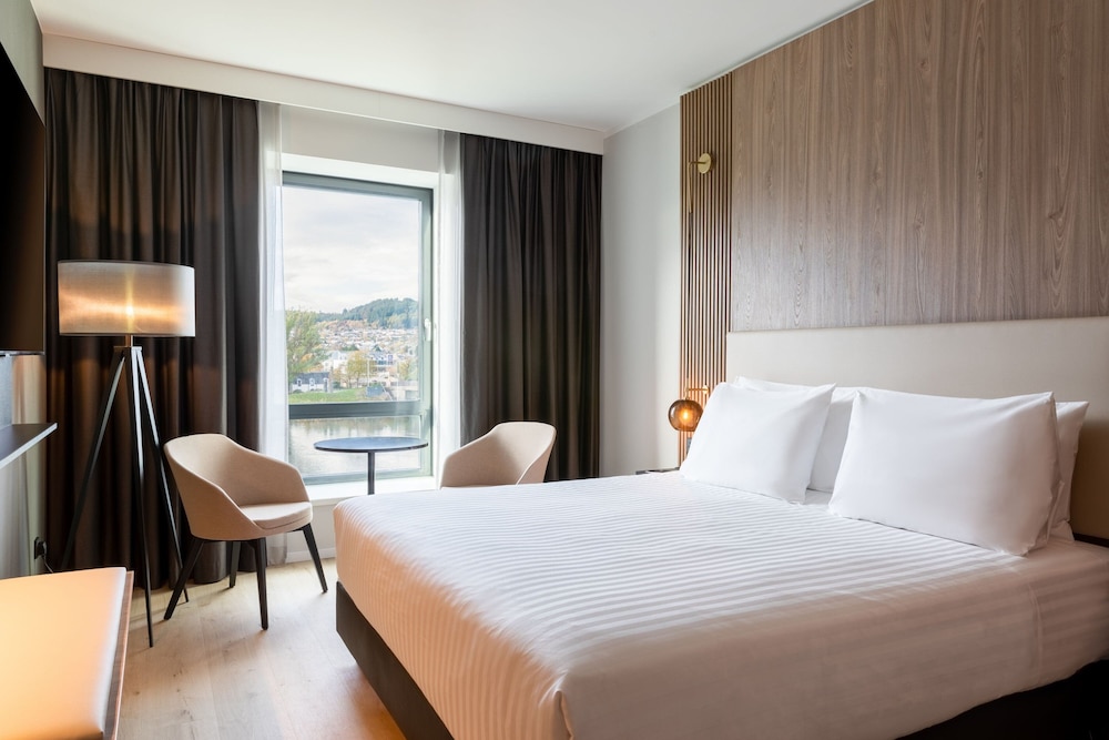 AC Hotel Inverness 17/60