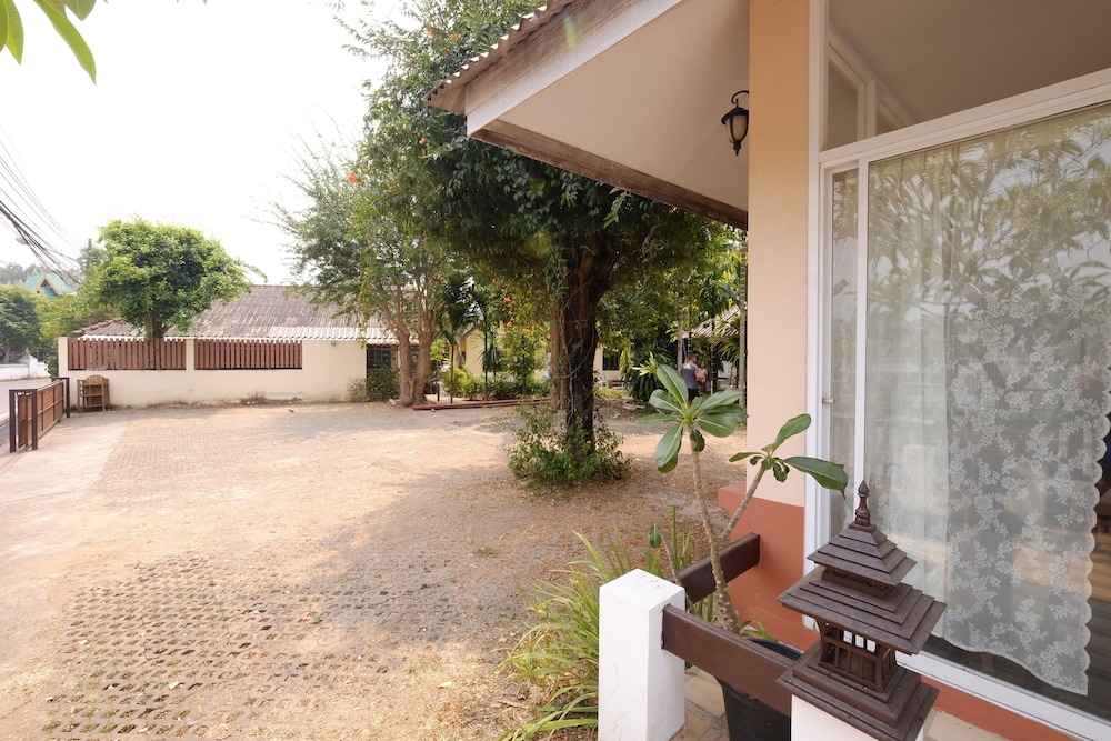 Piya Guesthouse 54/57