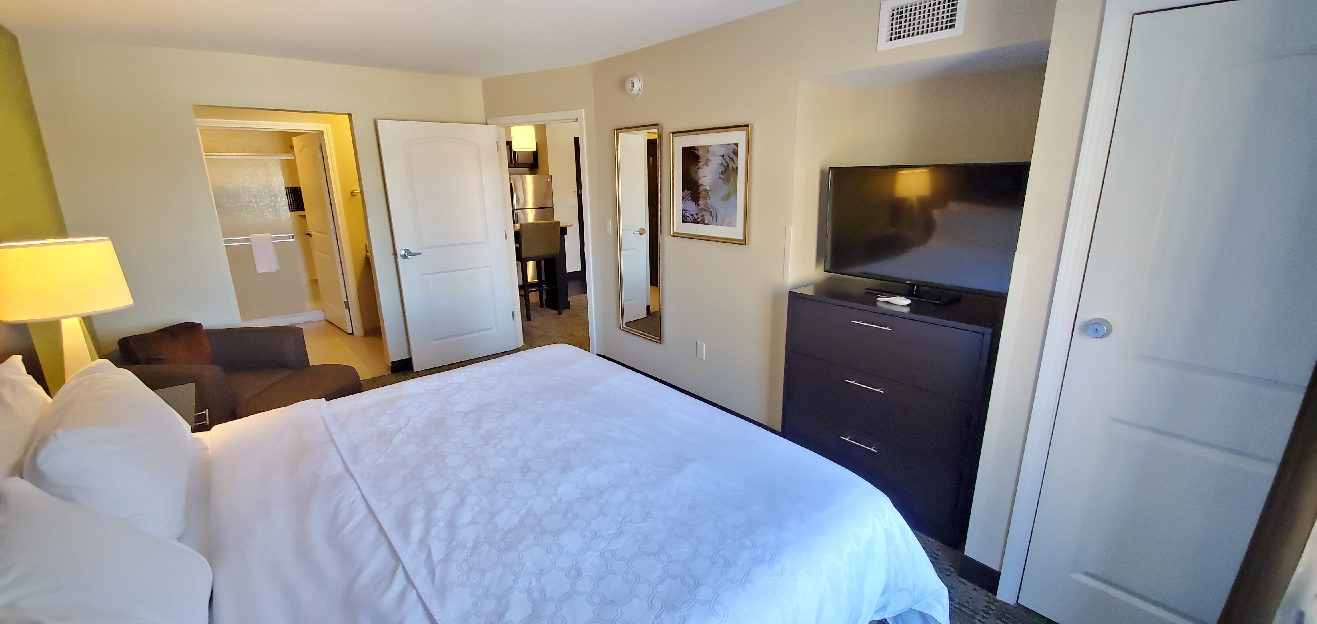 جناح بسرير كينج بغرفة نوم واحدة، STAYBRIDGE SUITES EAU CLAIRE - ALTOONA 2/3