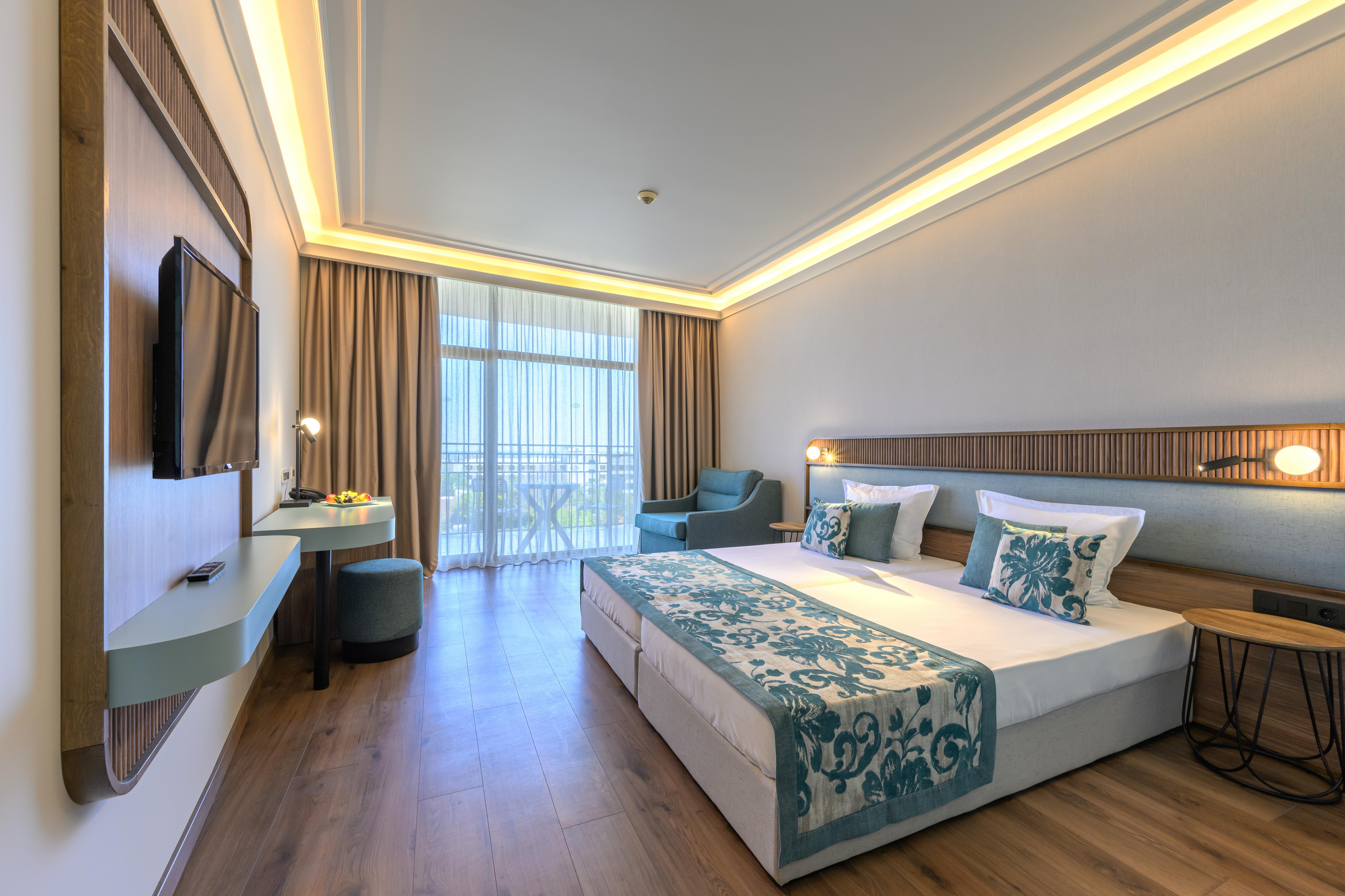 Deluxe, Twin Beds, Side Sea View, Balcony