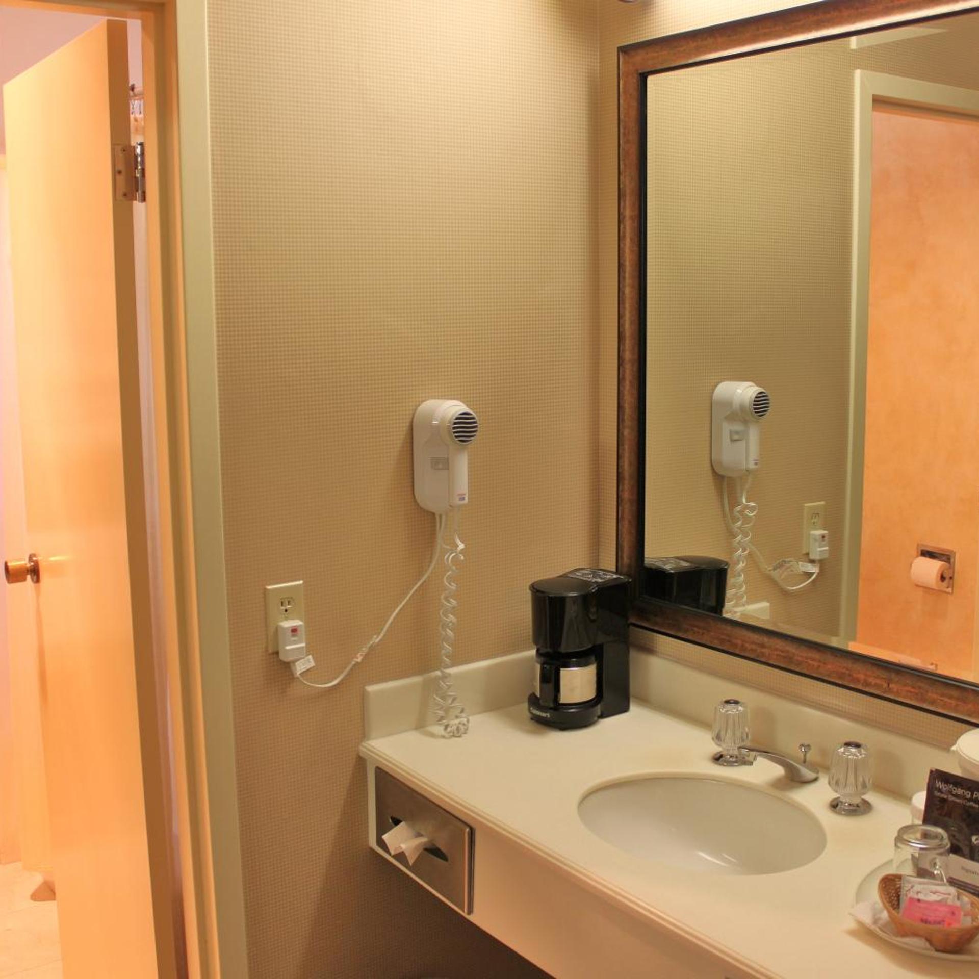 Columbus Motor Inn 24/25