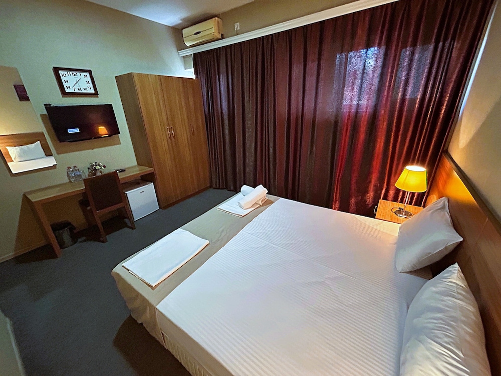 ROOM, DOUBLE OR TWIN BED, CITY VIEW, POOL ACCESS