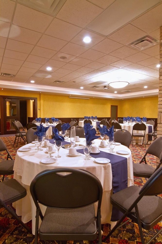 Park West Inn 29/42