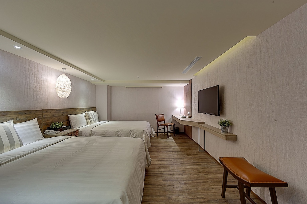 Lan Kwai Fong Garden Hotel 27/66
