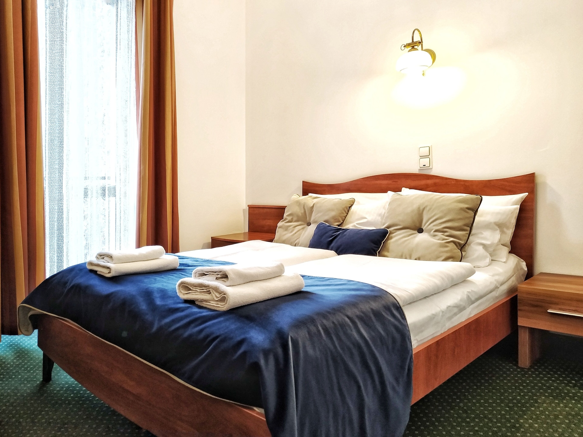 STANDARD, DOUBLE BED