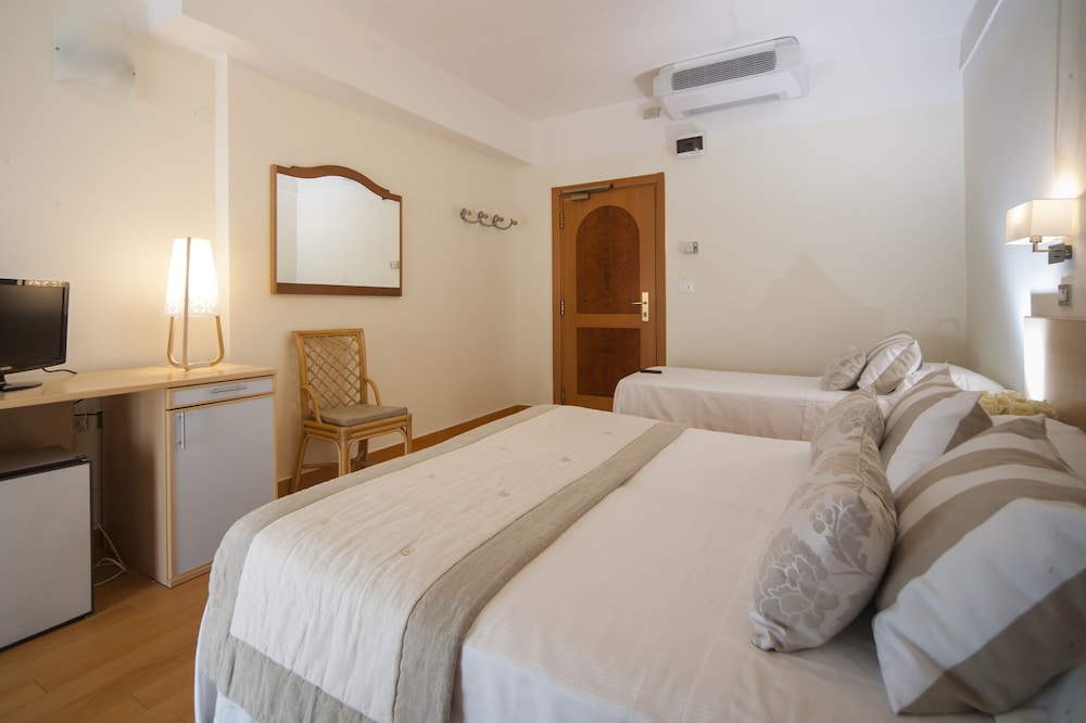 Hotel Mon Cheri 28/73